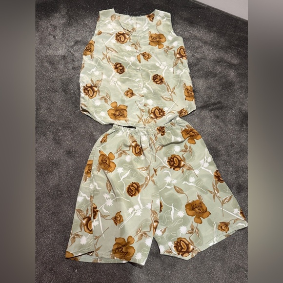 Vintage Pants - Vintage 80s shorts and tank top